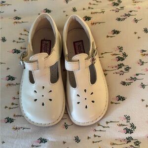 L’Amour Classic White Kids Shoes Size 11